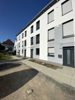 Reihenmittelhaus KFW-55 mit Stellplatz und Dachterrasse