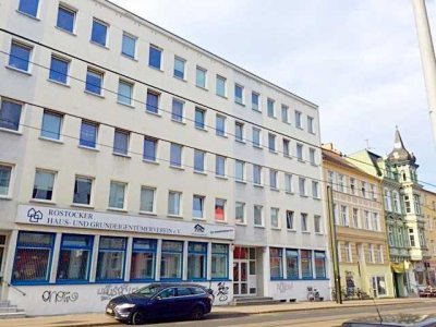 1-Raum Dachgeschosswohnung in der KTV mit Laminat, Duschbad und Einbauküche...!!!