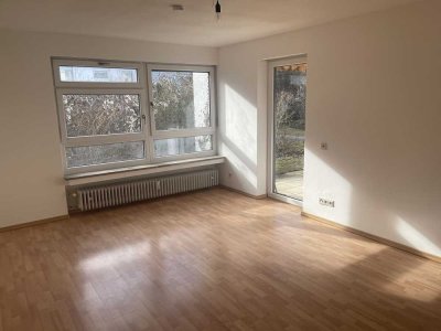 Hadern: 98 m² 4-Zi.-Erdg.-Whg. mit eigenem 115 m² Garten, zur U-Bahn 2 Gehmin., ruhige Lage!