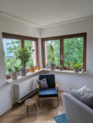 Wunderschöne 2-Zimmer-Dachgeschoßwohnung mit Balkon und Einbauküche in Stuttgart