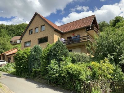 Großzügiges Zweifamilienhaus in Randlage!