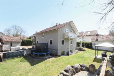 Richtig zuhause: Gepflegtes Einfamilienhaus mit Garten, einer Garage und 3 Freistellplätzen!