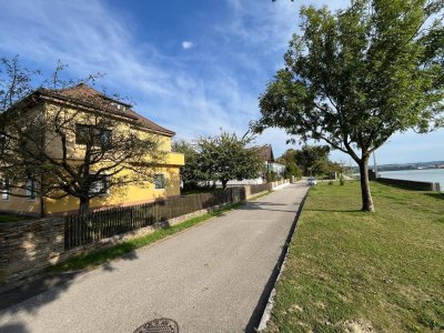 SPITZENPREIS! Idyllisches Haus mit 2 Wohneinheiten in einzigartiger Lage an der Donau Persenbeug Zentrum - möchte aus dem Dornröschenschlaf geweckt werden