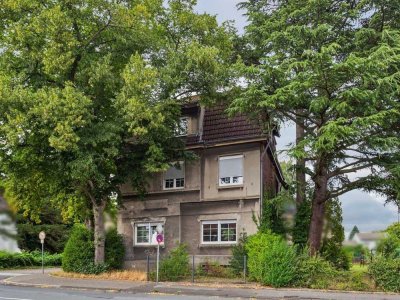 Renovierungsbedürftiges Dreifamilienhaus mit Balkon auf großem Grundstück in Kamen-Methler
