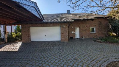 Willkommen in Ihrem neuen Zuhause - Freistehendes Einfamilienhaus mit Einliegerwohnung und großem Ga