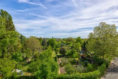 Gepflegte 2-Zimmer-Eigentumswohnung mit Balkon, Stellplatz und Aufzug in Wiesbaden-Delkenheim