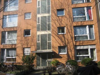 *BESTE UNILAGE* RENOVIERTES, HELLES UND PRIMA AUFGETEILTES APARTMENT MIT BALKON IM 3. OG