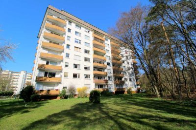 Licht, Lage, Luft – 2,5-Zimmer-Renovierungsobjekt mit Charme, Ostbalkon und Stadtwaldblick!