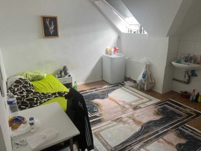 Möbliertes WG-Zimmer in 9-Zi-Whg mit EBK – auf Wunsch für 2 Pers. - S-Bahn-Anbindung nach Stuttgart