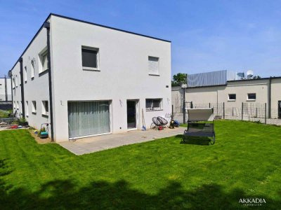 Moderne Doppelhaushälfte in Ruhelage