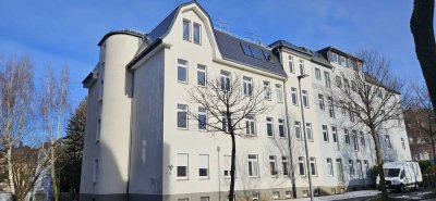 MEGA =》2 ZI OASE, BALKON, TAGESLICHTBAD, PKW-STELLPLATZ !!