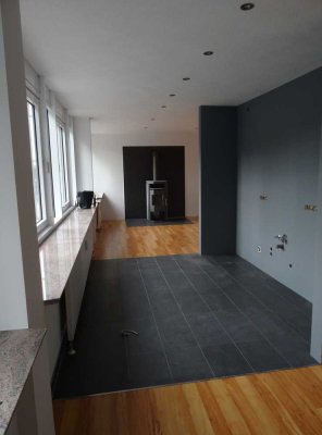 Hochwertige 3-Zimmer Wohnung mit Kamin, großem Balkon und Tiefgarage!
