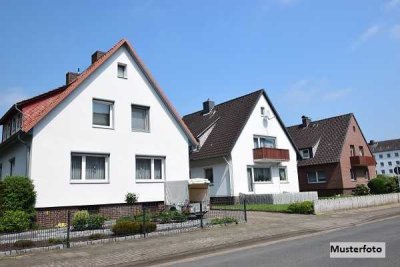 2-Familienhaus nebst Doppelgarage und Garten