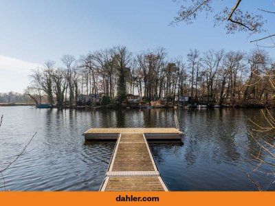 High-quality 2-room apartment with spacious terrace and water view/access