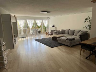 Hochwertig sanierte 3 Zimmer Terrassenwohnung inkl. EBK, Gartenanteil & Garagenstellplatz