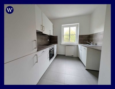 Direkt einziehen! Renovierte 2 Zimmer + moderne Einbauküche, Tageslichtbad, guter Schnitt, gute Lage