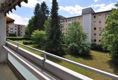 NEU IM VERKAUF: top Infrastruktur, ruhige Lage - 3 Zi.-Wohnung mit Südloggia