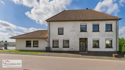 FREUDENBURG: WOHNHAUS MIT ELW UND GROßER GARAGE