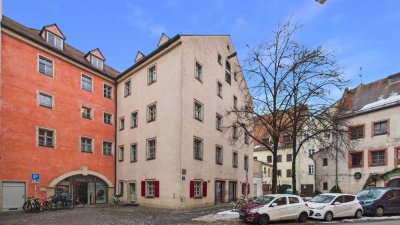 Historische Altbauwohnung mit Galerie & Balkon – Wohnen im Herzen von Regensburg
