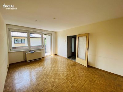 Sanierungsbedürftige 2-Zimmer-Wohnung mit Balkon in Neu-Anif