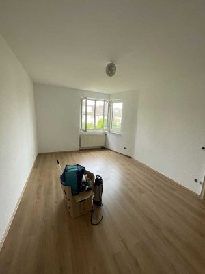 Schöne ruhige Altbauwohnung gut gelegen mit 2 Zimmern in Köln Poll.