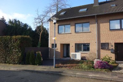 Exklusiv kernsaniertes Reihenendhaus in ruhiger Top-Lage von Krefeld-Fischeln!
