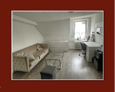 Ab 15. August - Apartment im Dachgeschoss mit Tageslichtbad  - ideal für Singles !