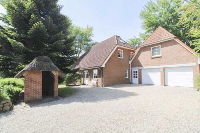 Ruheoase vor den Toren von Sylt und Föhr: Gepflegtes Einfamilienhaus mit großem Saunabereich.