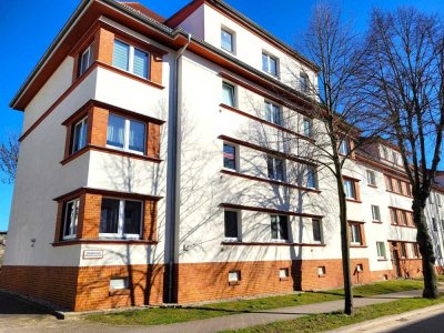 // JETZT EINZIEHEN - Dachwohnung - Tageslichtbad - Laminat  //