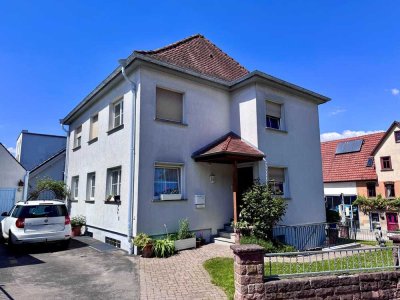 Charmantes Zweifamilienhaus mit flexibler Nutzung im Ortskern von Weil im Schönbuch