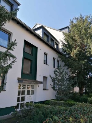 3 Zimmer mit Balkon, Garage & Stellplatz am Stadtrand Köln Dellbrück, zentrale Lage, trotzdem ruhig!