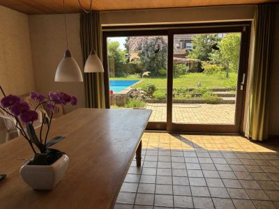 Ein- / Zweifamilienhaus + Gewerbeeinheit + Pool + See fußläufig erreichbar