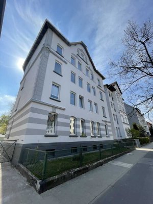 Kernsanierte DG-Wohnung mit Einbauküche im westlichen Ringgebiet, zentrale Lage!