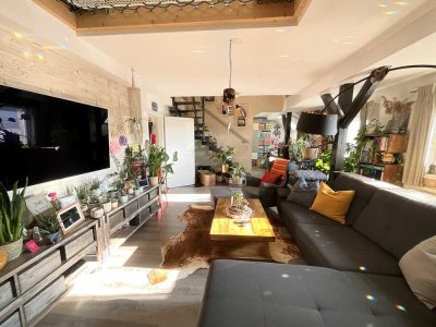 Teilmöblierte Luxus-Dachmaisonette mit Burgblick