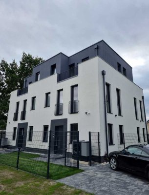 Exklusive Doppelhaushälfte im schönen Altglienicke! **Garten / 3 Terrassen / möbliert**