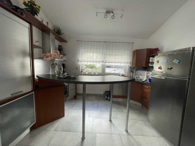 Schöne Doppelhaushälfte mit 4 Zimmern, EBK und Garten in Birenbach