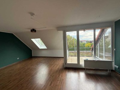 Sonnige, schöne 2,5 Zi. Terrassen-Wohnung mit separater Wohnküche, Dachboden, Allg. Stellplätze