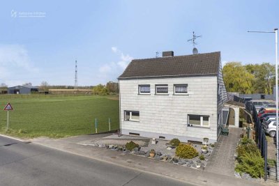 Ländlicher Rückzugsort mit Raum für Visionen: Großzügiges Einfamilienhaus am Feldrand