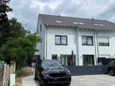 Lichtdurchflutete 5-Zimmer Wohnung mit Terrasse + Garten