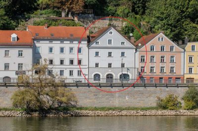 Denkmalgeschützter Altbau: 3-Zimmer-Wohnung mit spektakulärem Felsengarten