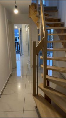 Zuhause mit 4 Zimmern und viel Platz in Stuttgart Untertürkheim