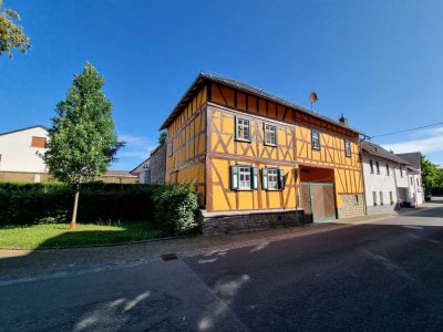 Fachwerkanwesen mit idyllischem Innenhof in Beselich-Schupbach!