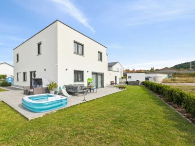 Neuwertiges und klimafreundliches Einfamilienhaus mit Doppelgarage in Colmberg