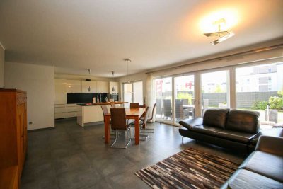 BEZUGSFREIE 4-Zi-EG-Wohnung, Aufzug, Garten, TG- + Außenstellplatz + PROVISIONSFREI für den Käufer +
