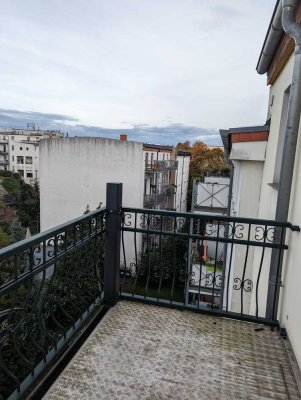 Freundliche 2,5-Raum-DG-Wohnung mit Balkon in MD-Stadtfeld Ost sucht nette Mieter!