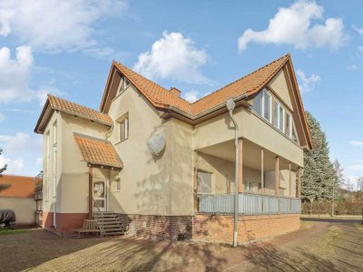 6-Parteien-Mehrfamilienhaus mit bezugsfreiem Nebengebäude südlich von Potsdam sucht neuen Eigentümer