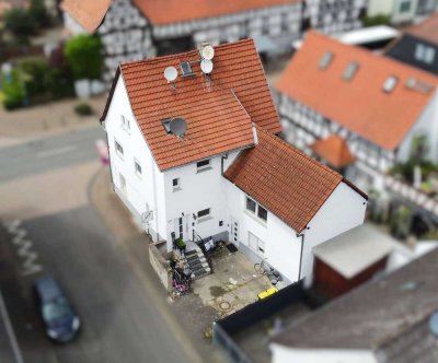 Vielversprechendes Zweifamilienhaus mit Weitblick in zentraler Lage von Echzell