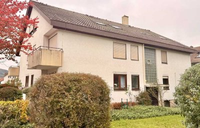 Sonnige modernisierte 2,5-Zimmer Dachgeschosswohnung mit Balkon