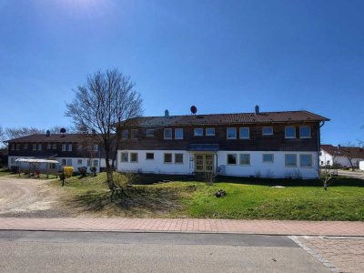 Zwei modernisierte Mehrfamilienhäuser mit insgesamt acht 3-Zimmer-Wohnungen in Kirchheim am Ries