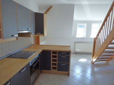 Hier macht Treppensteigen Spaß! - Schöne 3-Raum-Maisonette mit EBK in Rottluff